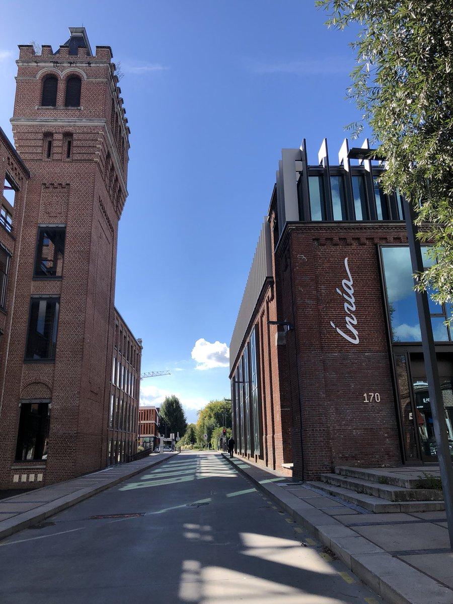 Bâtiment Place façade logo Inria